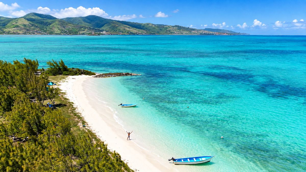 Astroea beach hotel in pointe d’esny, mauritius, featuring a tropical beachfront setting, ocean views and leisure facilities.