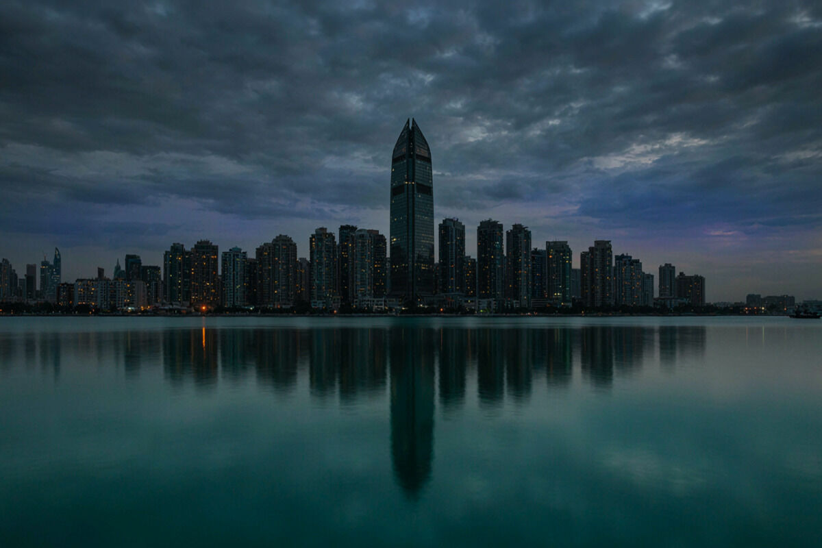 Bahrain hotel giants delay