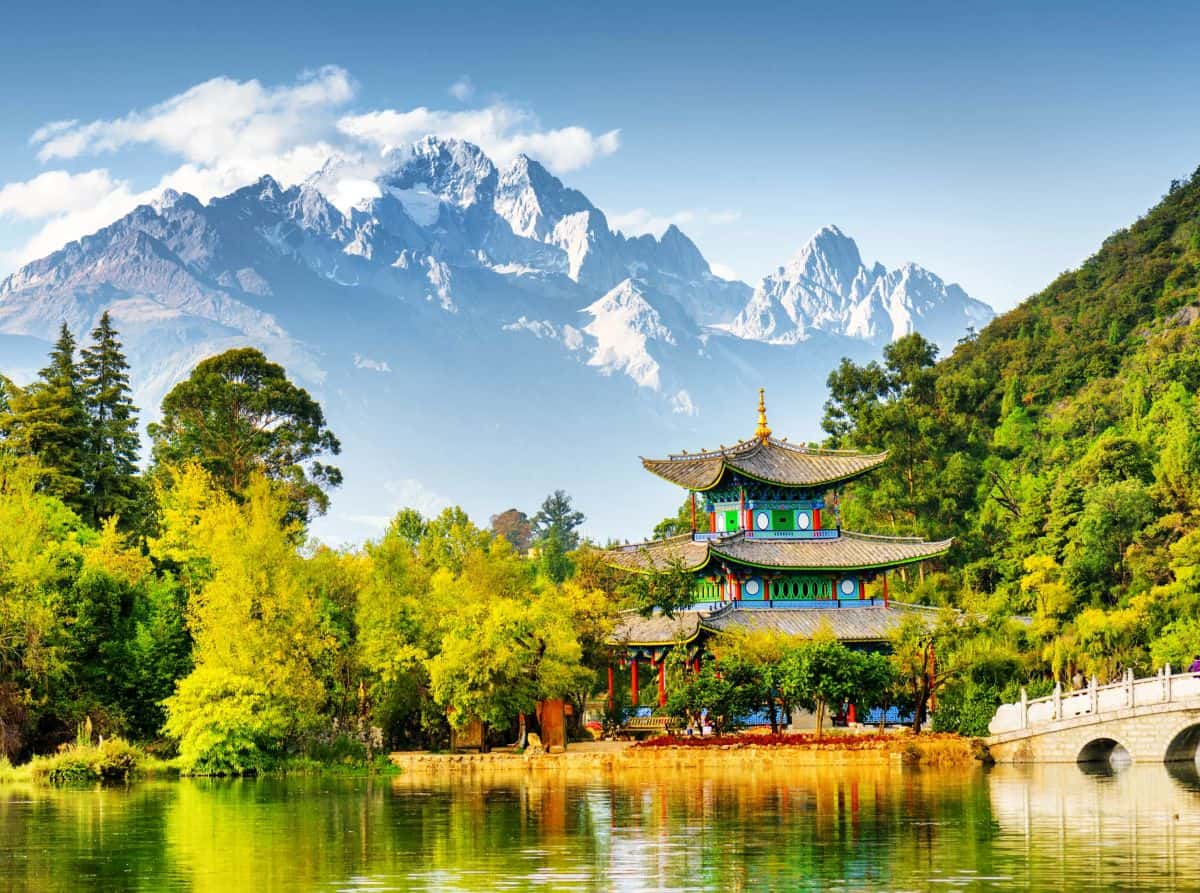 China’s Tourism Boom Makes Travel Apps Essential for Payments, Rail, Rides and Local Discovery