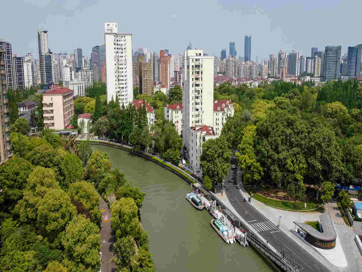 China&rsquo;s new tourism plan expands self-drive holidays and modern camping routes.