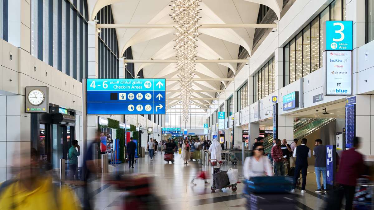 Flights Cancelled Throughout Middle East As Dubai, Jeddah, And 9 Other Destinations Face 58 Cancellations And 955 Delays, Impacting Air Travel