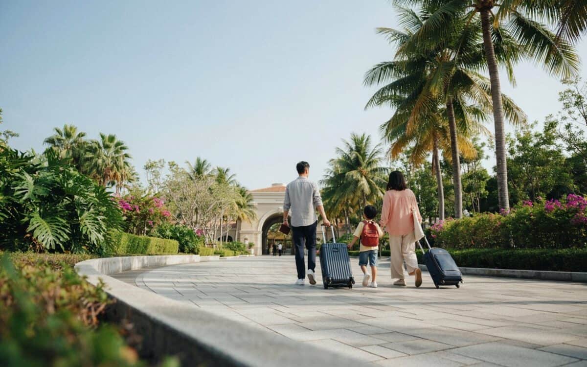 Hong kong disneyland is now unlocking great new family travel savings of 30% on longer magical stays in asia