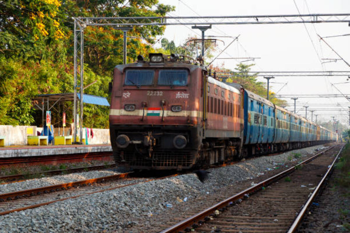 Hyderabad Prepares For Massive Ganesh Visarjan Crowd With Extra Overnight Railway Services