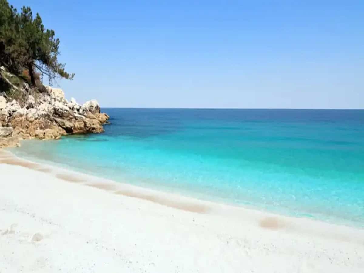 Greece tourism growth with rising visitor spending during peak summer season