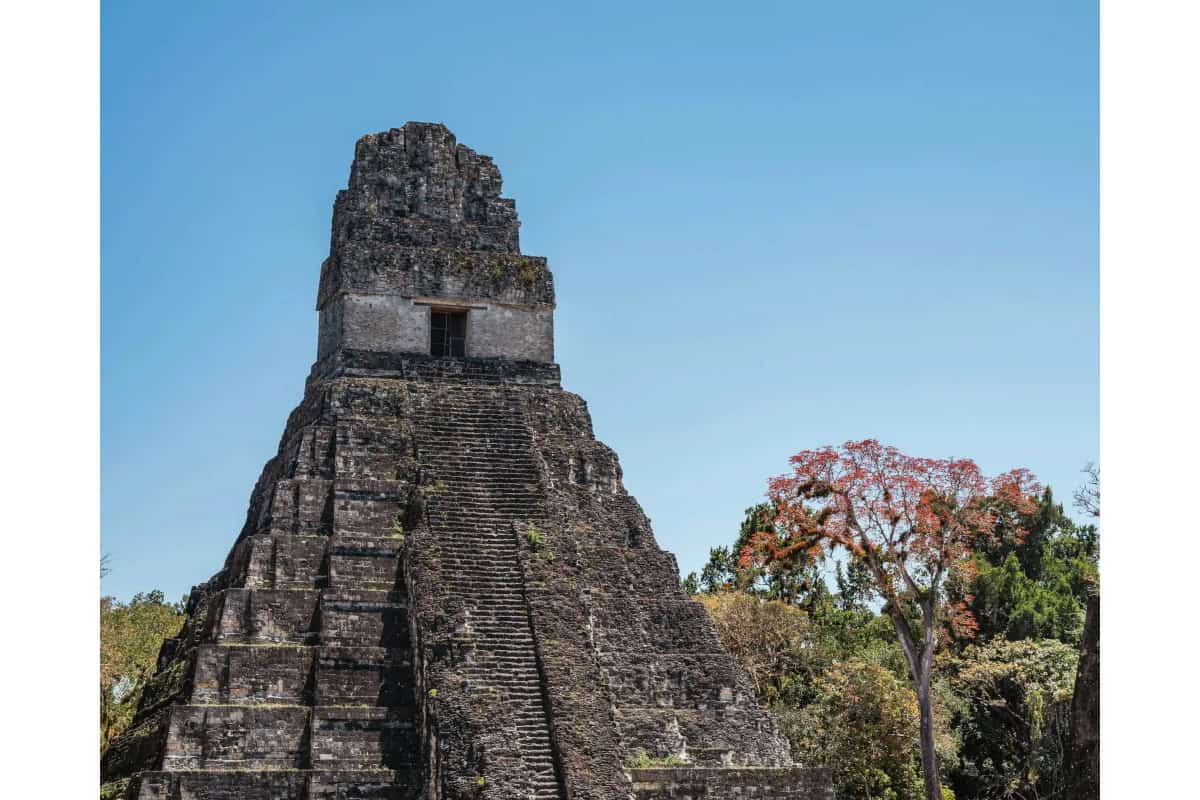 Guatemala - travel and tour world Discover how guatemala is driving an unprecedented tourism boom by targeting the eurasian market, expanding sustainable heritage travel, and leveraging antigua's robust MICE infrastructure.