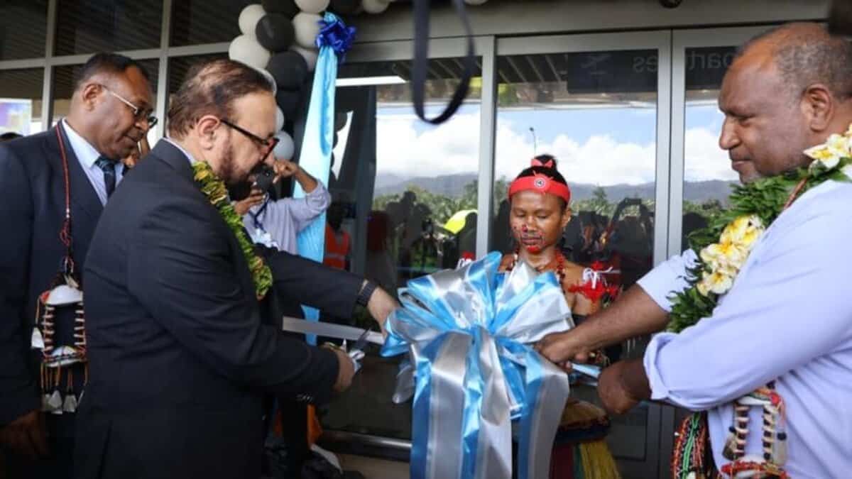 Gurney airport opening ceremony in alotau