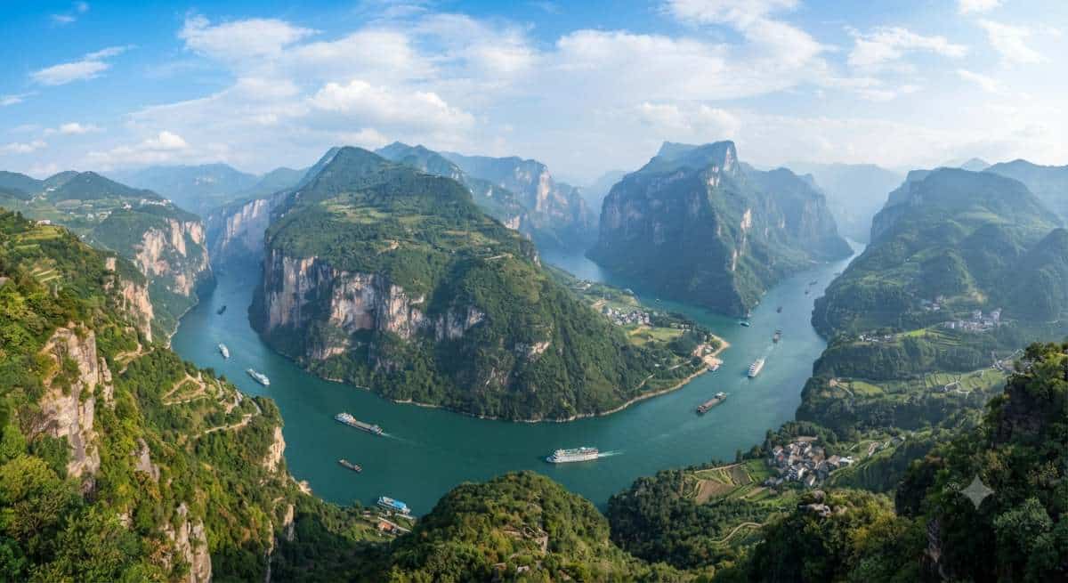 Hubei - travel and tour world Hubei province, showcasing the natural beauty featured in the newly launched international tourism routes.