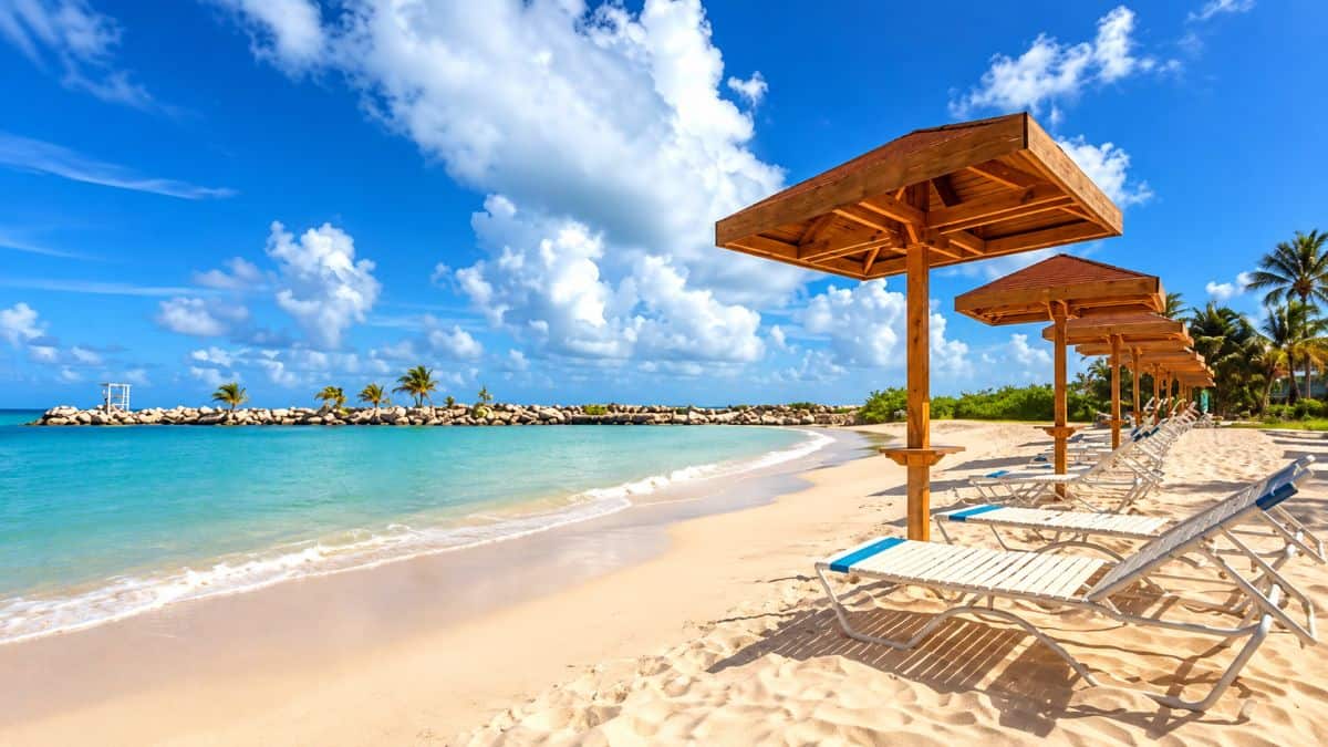 Luxury beachfront hotel and turquoise caribbean waters in antigua, showcasing the island&rsquo;s high-end tourism appeal