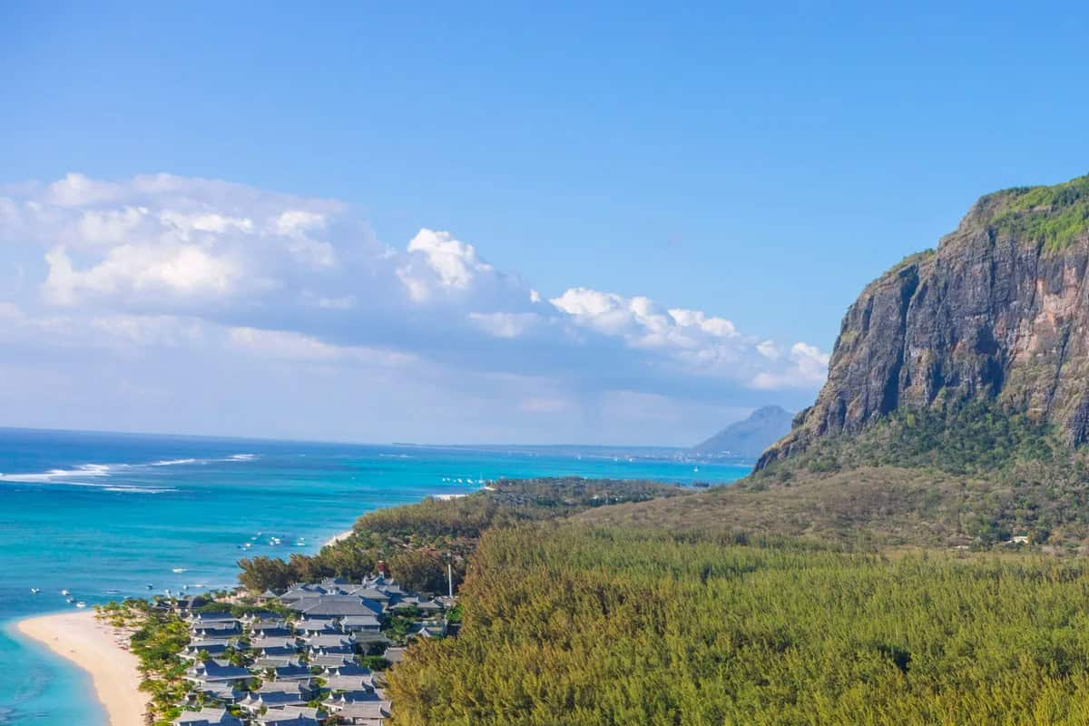 Mauritius vs zanzibar 2026: compare luxury resorts, beaches, culture, wildlife, costs, safari links and the best seasons for each island.
