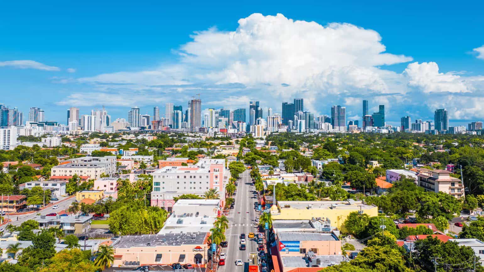 Miami_city_skyline_001_2023_emergent__8a5de7f1-4875-49fa-a3fb-4daac8f7c8b1 - travel and tour world Miami_city_skyline_001_2023_emergent__8a5de7f1-4875-49fa-a3fb-4daac8f7c8b1