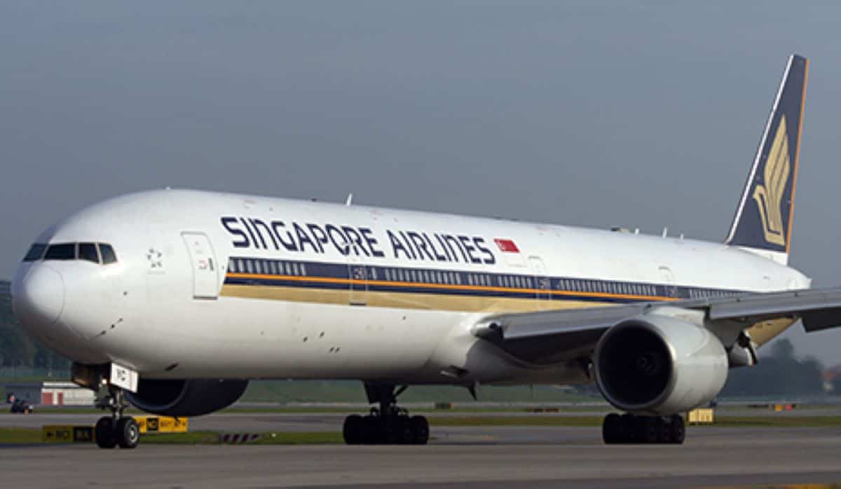 Singapore airlines - travel and tour world Singapore airlines aircraft at airport terminal