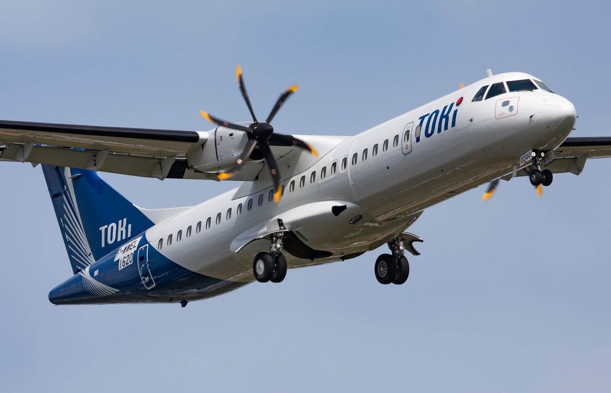 Toki air atr turboprop aircraft at niigata airport promoting autumn domestic flights to sapporo, nagoya and kobe from ¥5,500