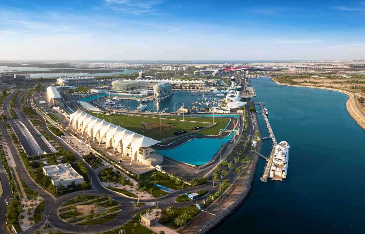 Uae expands residency options for global professionals.