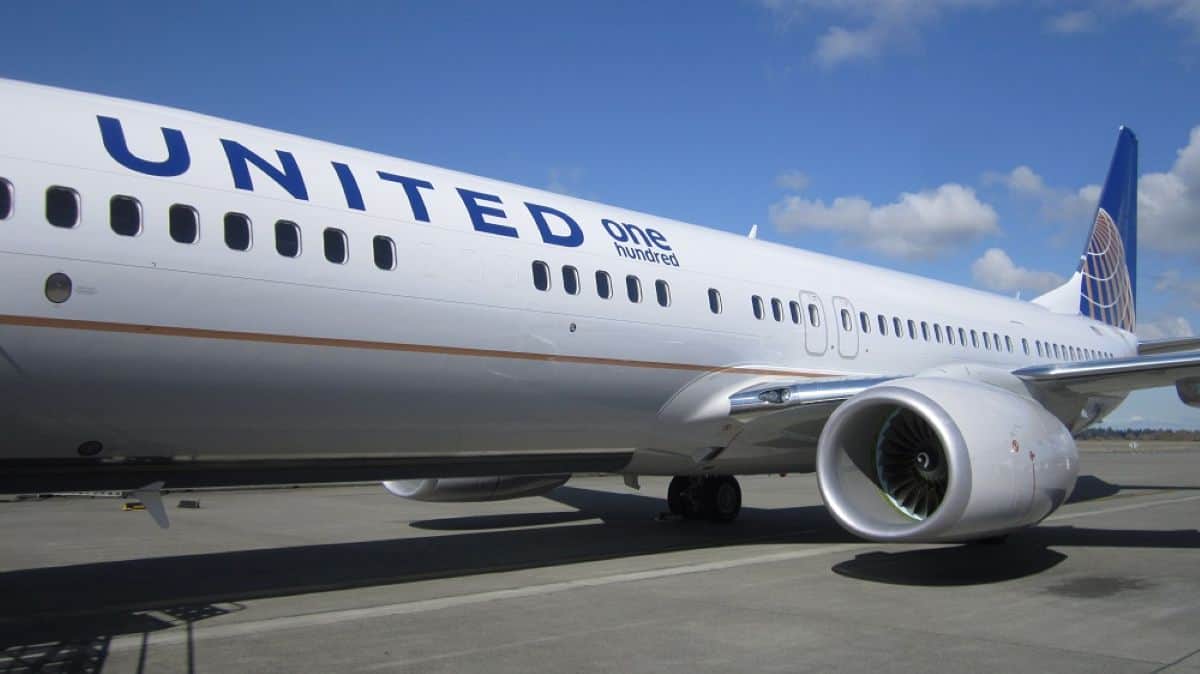 Us airlines cut holiday capacity as thanksgiving and christmas airfares rise