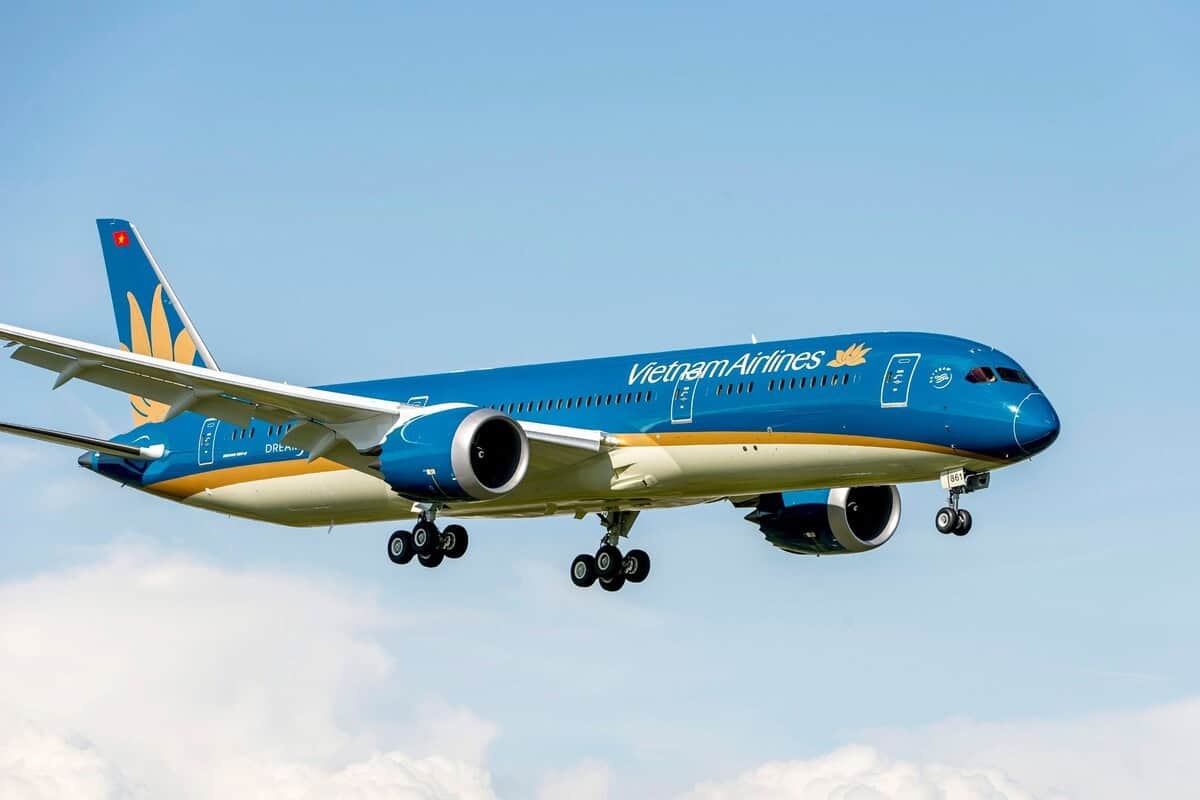 Vietnam airlines_travel - travel and tour world Asian travel cost pressure: airfares surge 10% and hotels rise 3% amid economic shifts in 2026