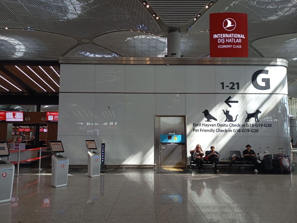 Istanbul airport connecting africa middle east europe asia and north america through turkish airlines