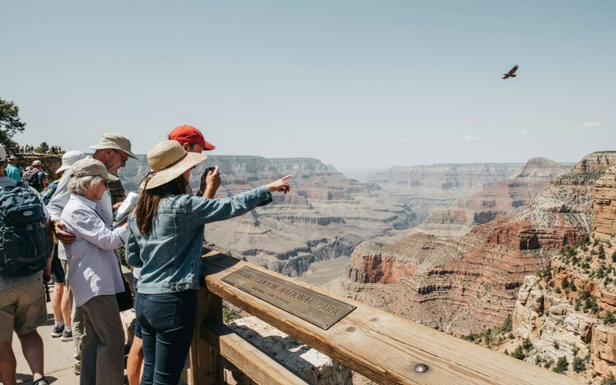 Us travel update reveals warnings from airlines and hotels over shutdown risks affecting tourism and flights.