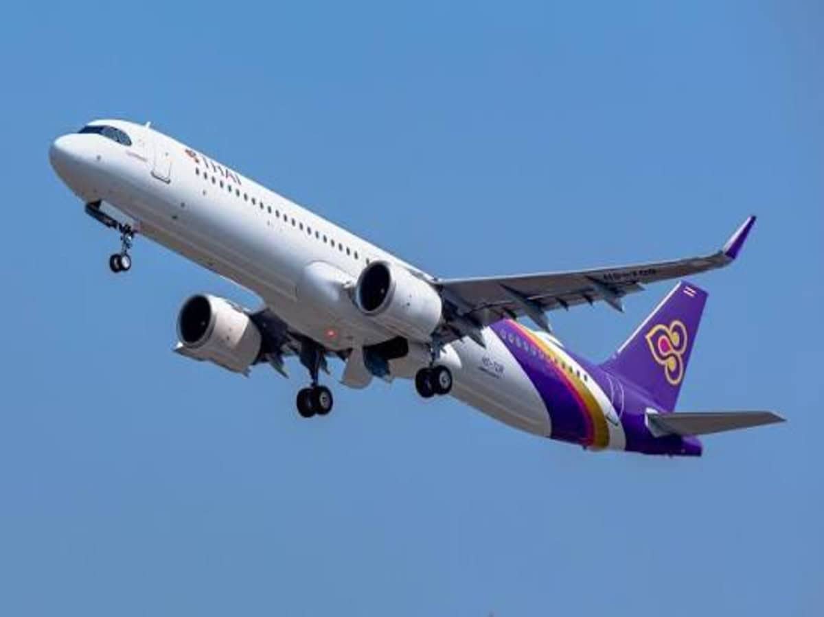 Thai airways - travel and tour world Thai airways boeing 787 dreamliner aircraft at chubu centrair airport preparing for japan thailand international service