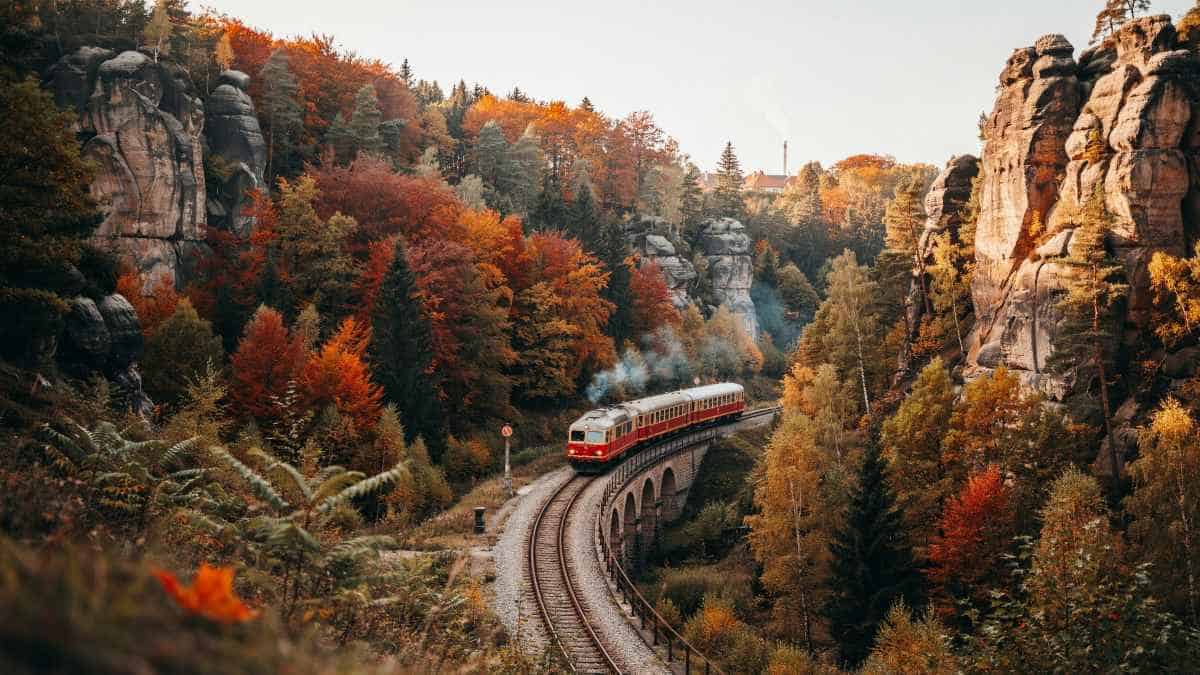 Autumn rail journeys open the landscapes of Česk&yacute; r&aacute;j