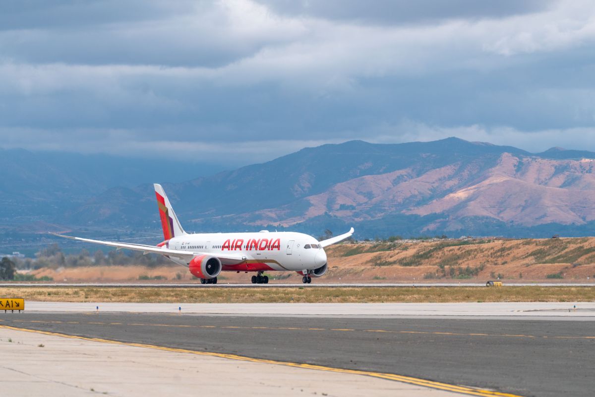 Air india - travel and tour world Air india boeing 787 dreamliner diverted to jaipur after a reported squawk 7500 security alert on the frankfurt–delhi route.