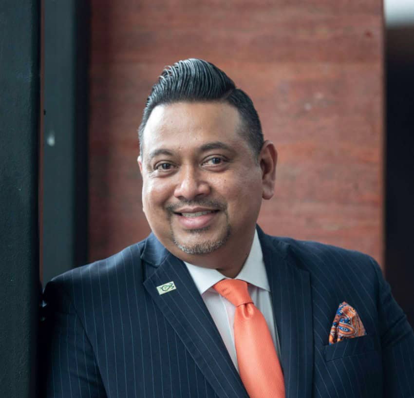 Ashwin gunasekeran - travel and tour world Ashwin gunasekeran headshot