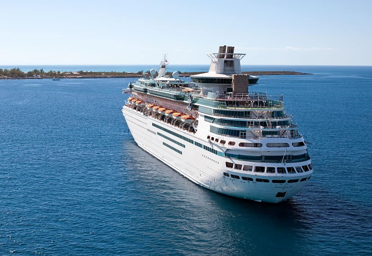 Cruise in gcc - travel and tour world Cruise sailing in the sea