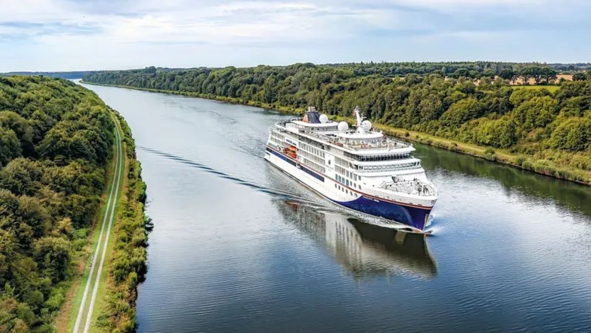 Hapag-lloyd cruises adds greenland, alaska and great lakes adventures for summer 2027