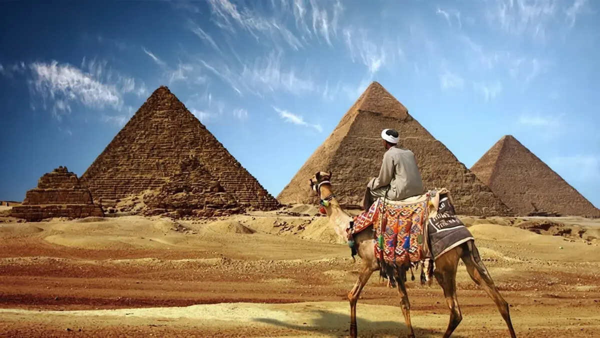 Tourists enjoying egypt&rsquo;s red sea resorts amid rising european holiday demand.