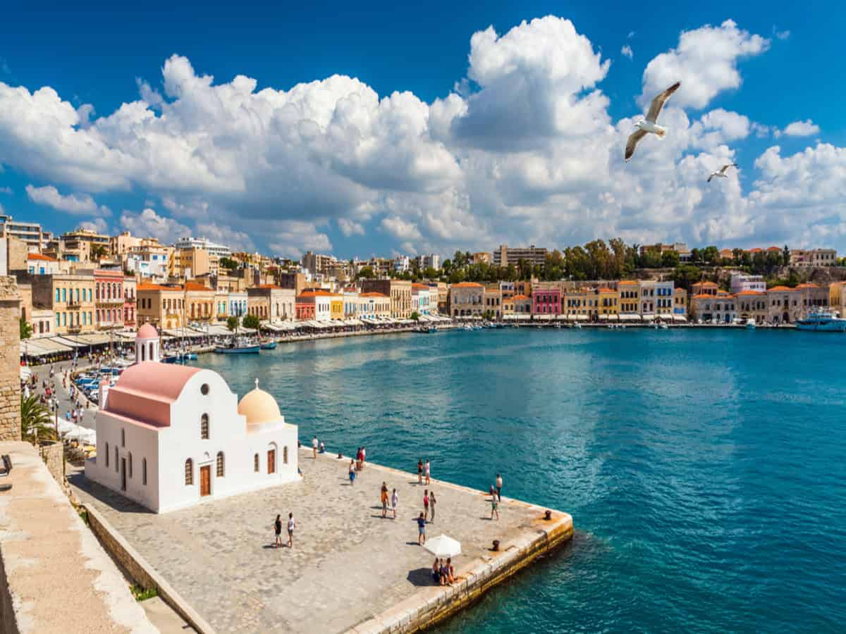 Greece tourism arrivals rise as visitor spending declines.