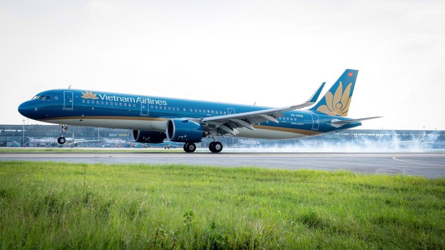 Vietnam airlines - travel and tour world Vietnam airlines airbus a321 aircraft representing the new daily direct flights between da nang, vietnam, and singapore launching on 17 november 2026.