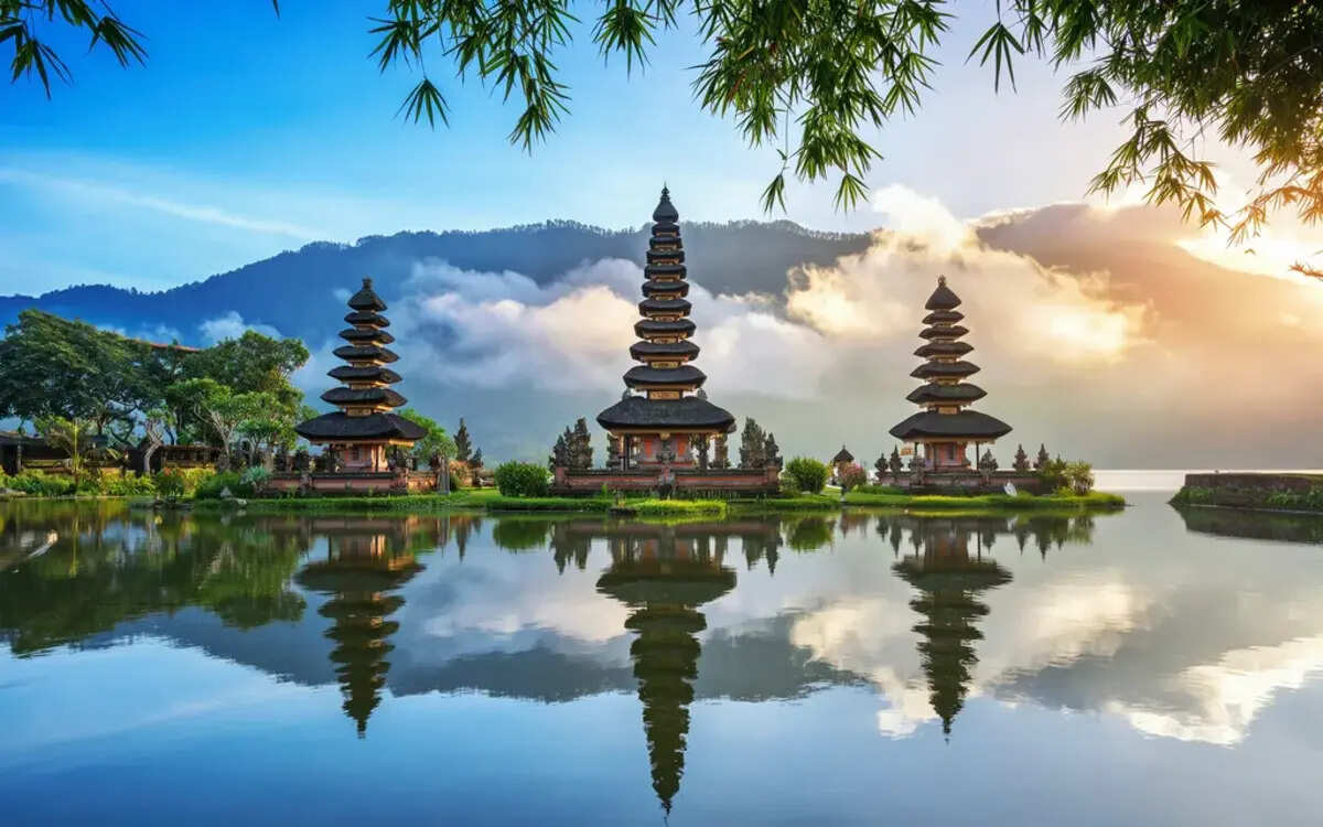 Indonesia tourism 7 - travel and tour world Indonesia, malaysia and vietnam emerge as strong tourism rivals to thailand in southeast asia
