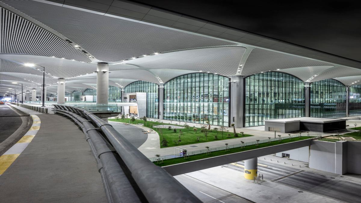 Airports in the middle east face flight disruptions