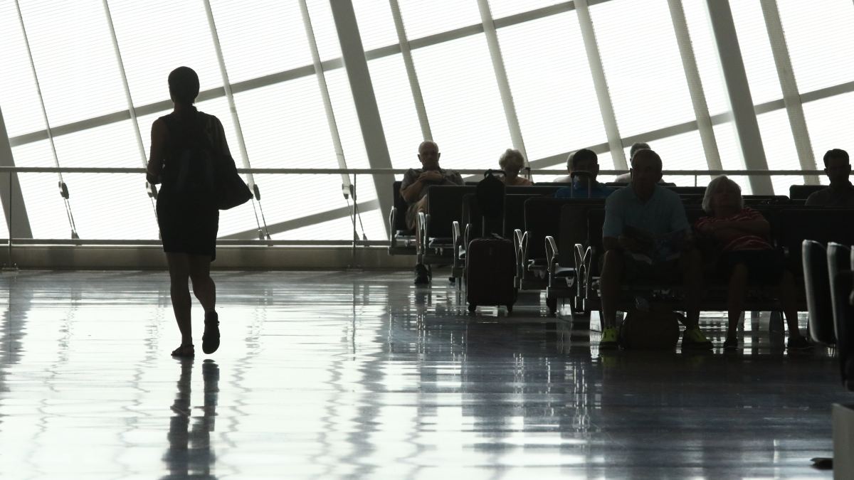 Las terminal - travel and tour world Us airports face flight cancellations
