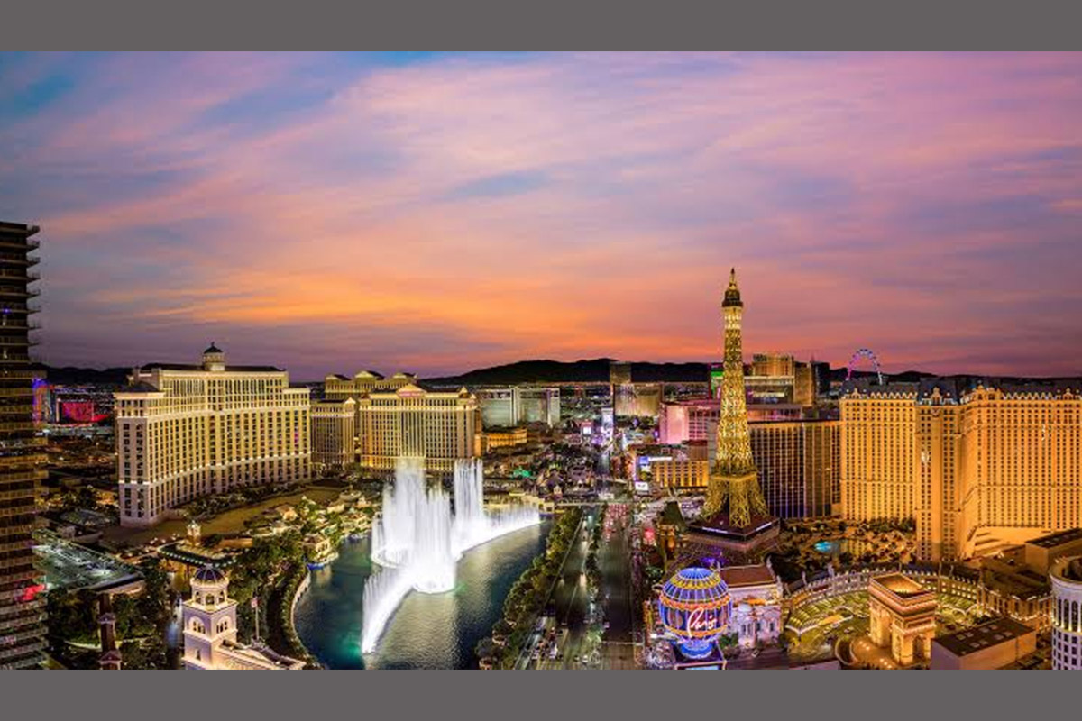 Data shows las vegas tourist arrivals dropped through august 2026 due to swing state economic downturns.