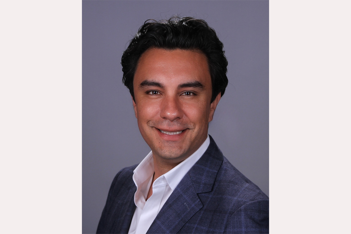 Nicholas untermann - travel and tour world Headshot of nicholas untermann