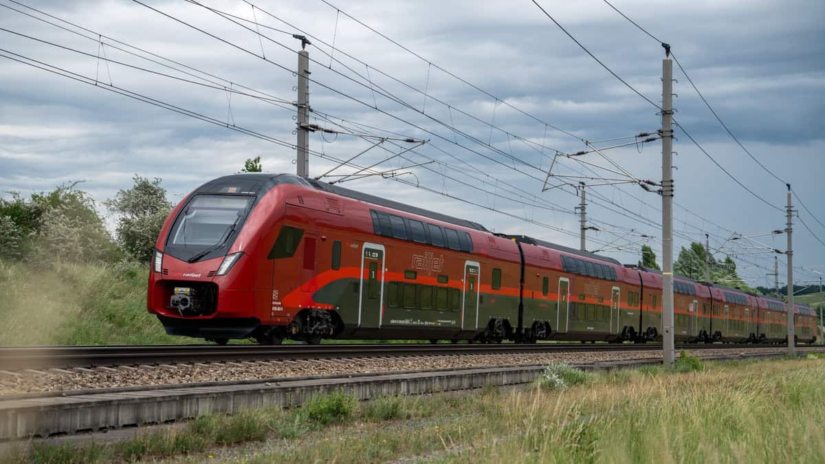 Austria Öbb double-deck railjet passenger train - travel and tour world Railjet train