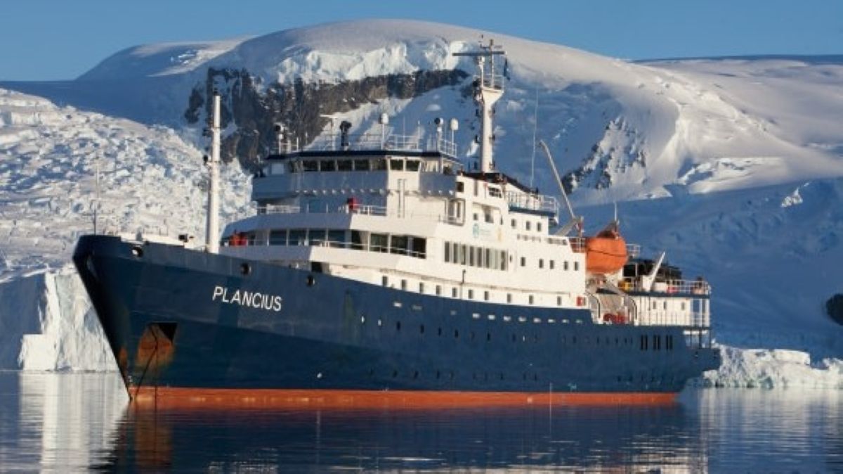 Plancius sets sail for antarctica as oceanwide launches 2026 expedition season