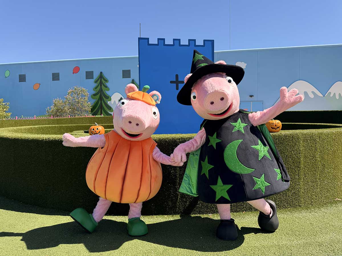 Peppa and george at peppas halloween party