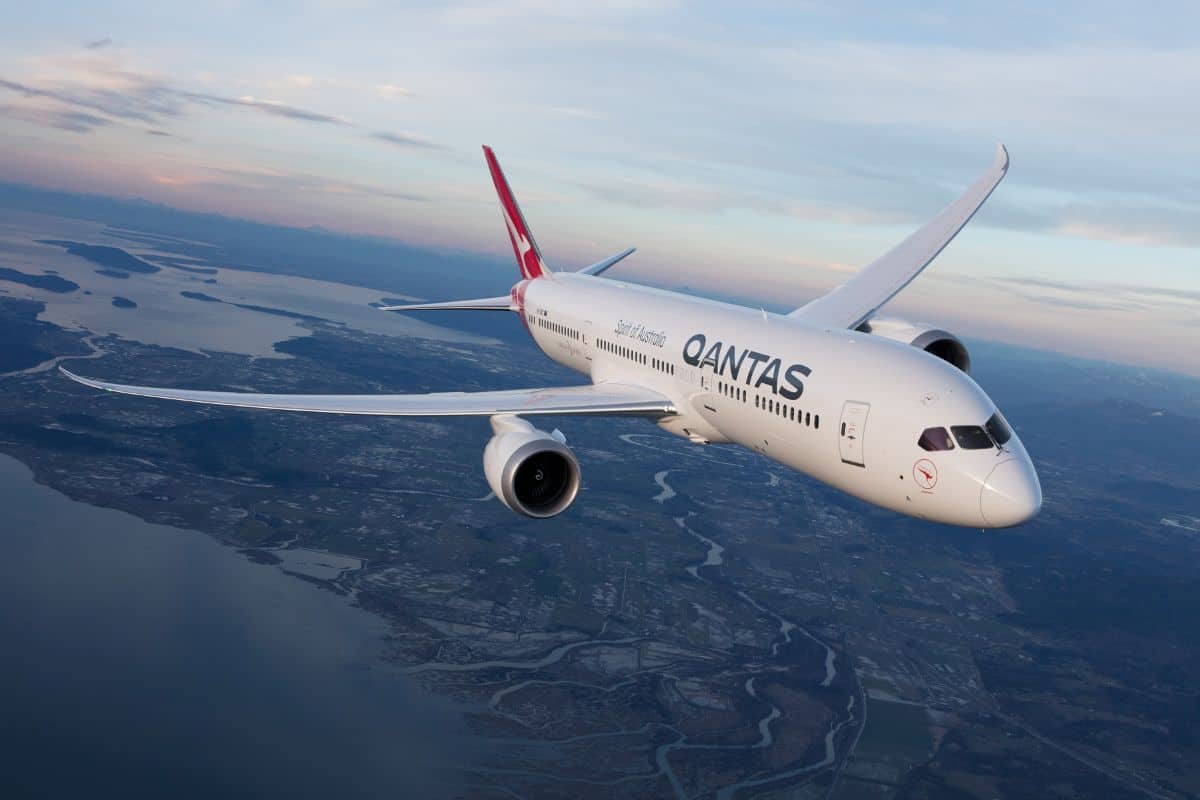 Qantas aircraft representing australia's competing domestic aviation networks