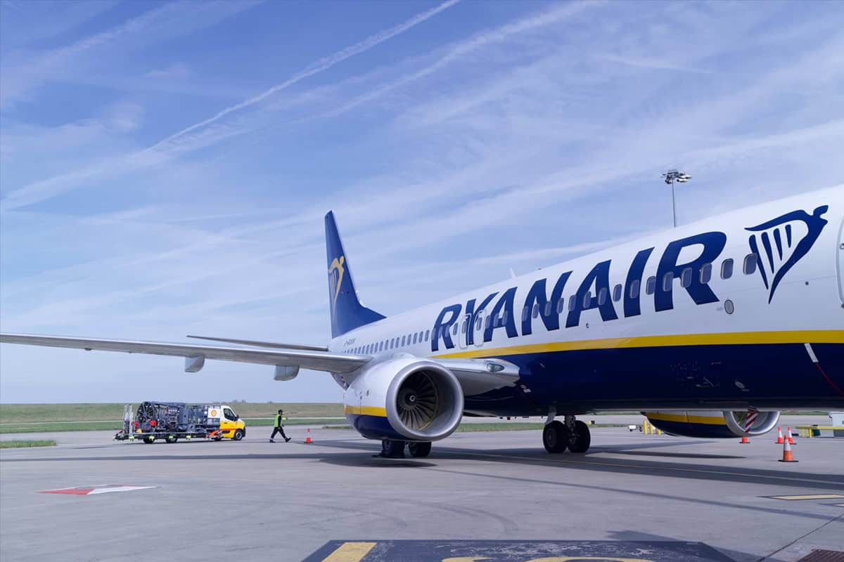 Ryanair - travel and tour world Ryanair flight on the runaway