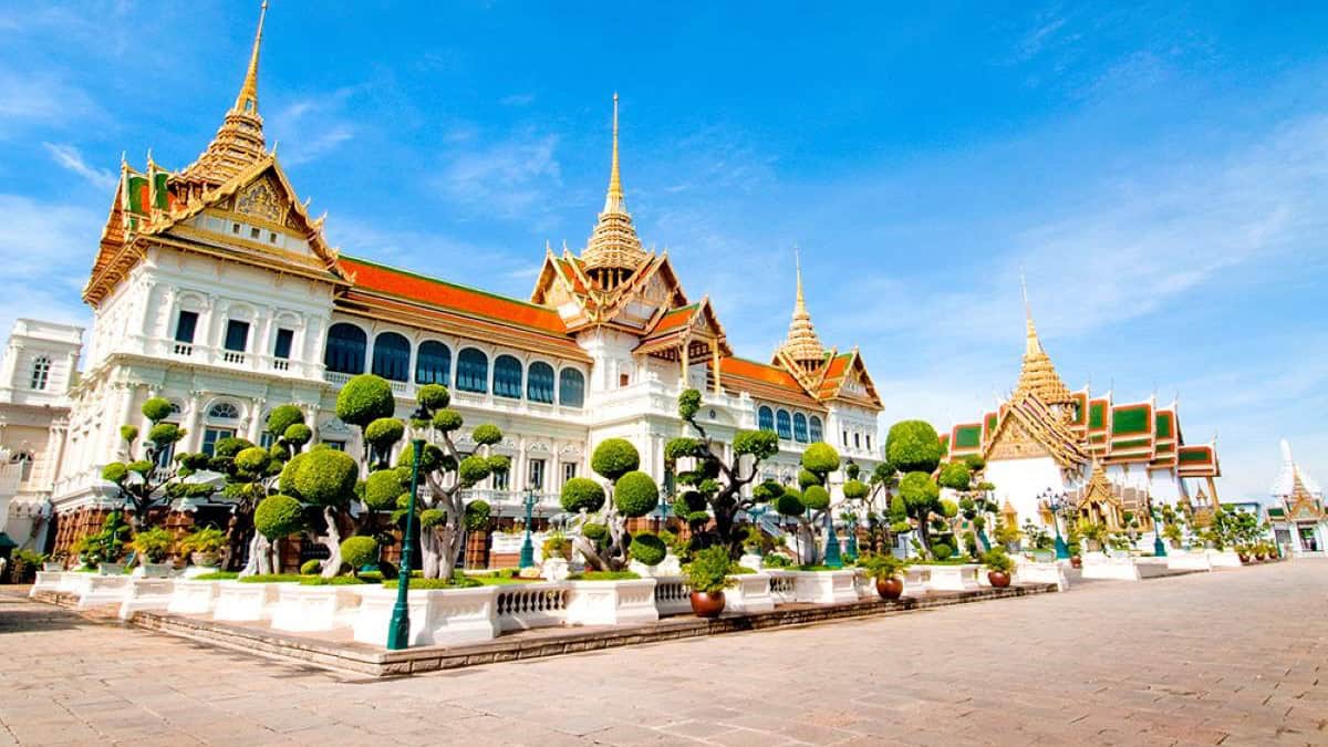 Bangkok skyline highlights thailand's expanding hotel market