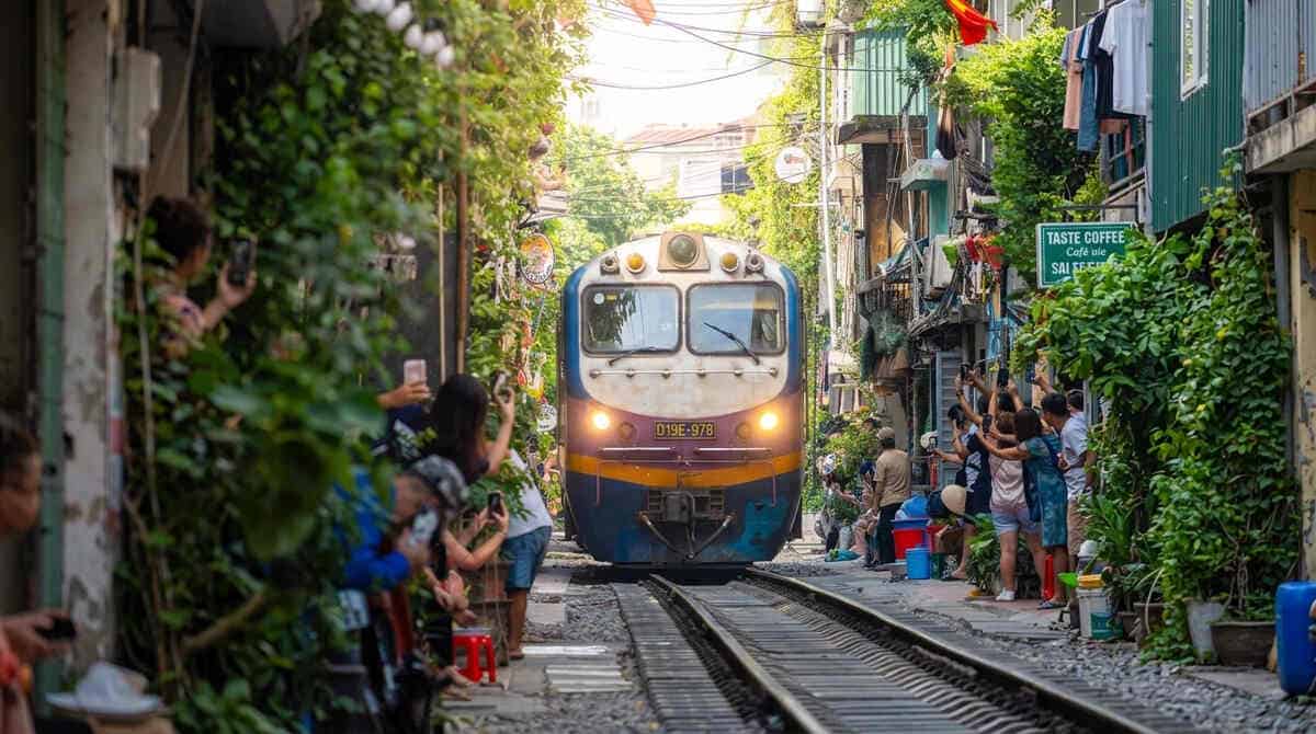 Vietnams hanoi travel - travel and tour world Vietnam year end travel