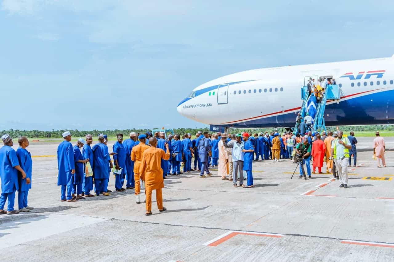 Owerri airport - travel and tour world Passengers and officials gather beside an air peace aircraft on the airport tarmac in nigeria.