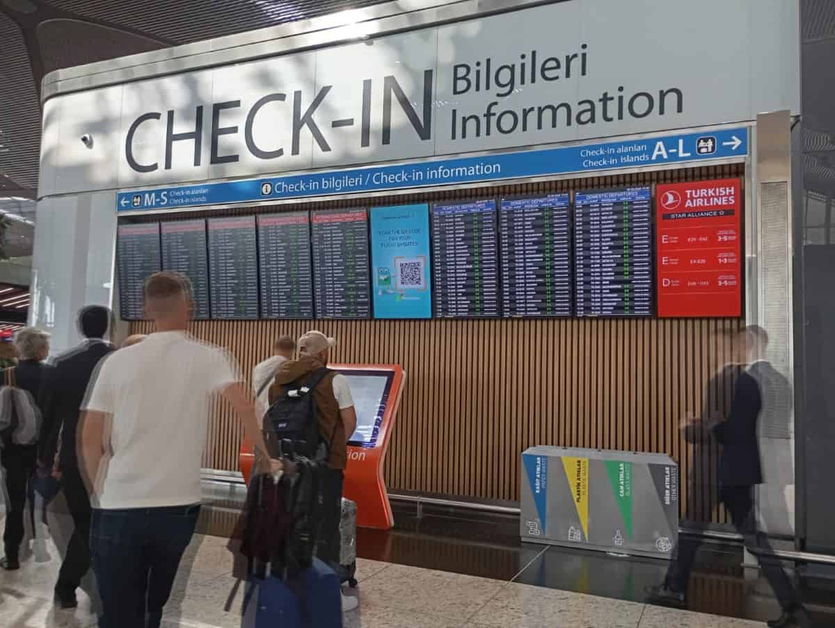 Asia Travel Disrupted at Hanoi, Dubai and More Airports with 277 Cancellations and 5,081 Delays
