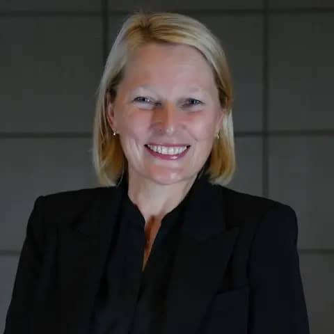 Anne mulcahy - travel and tour world Anne mulcahy headshot