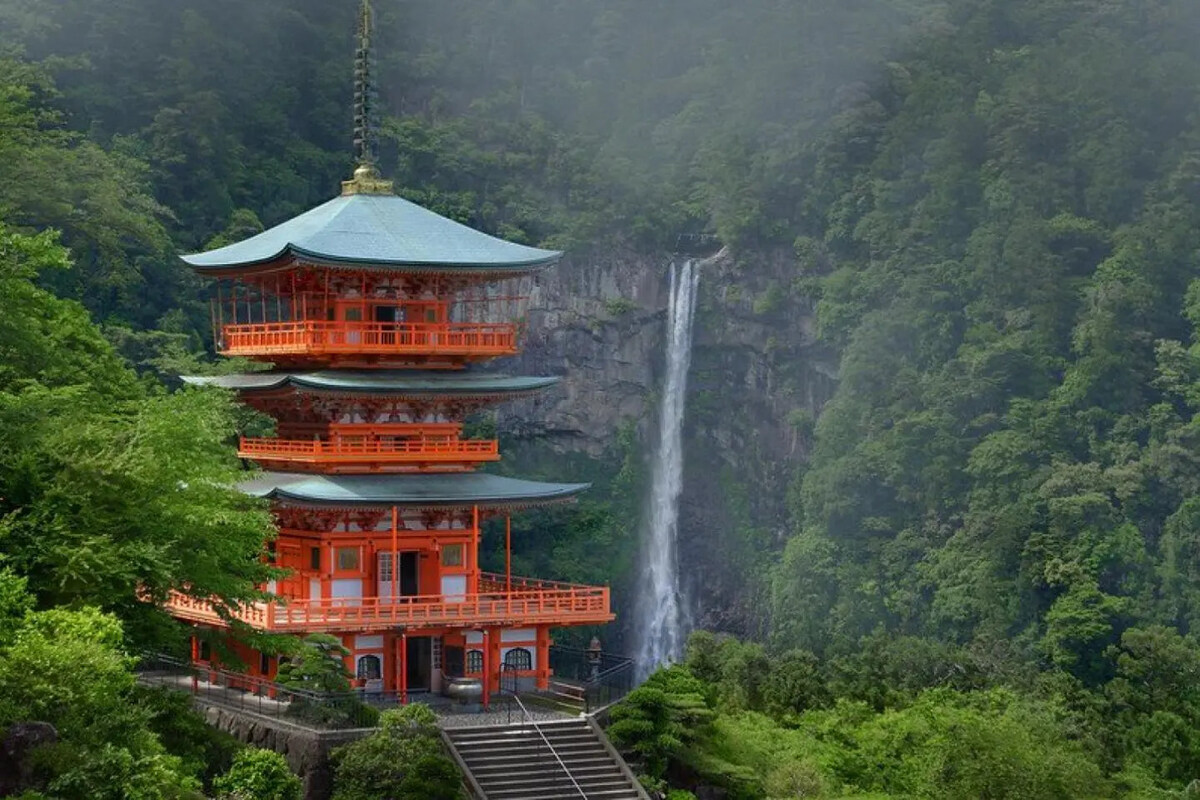 Japan goes all out to win american tourists