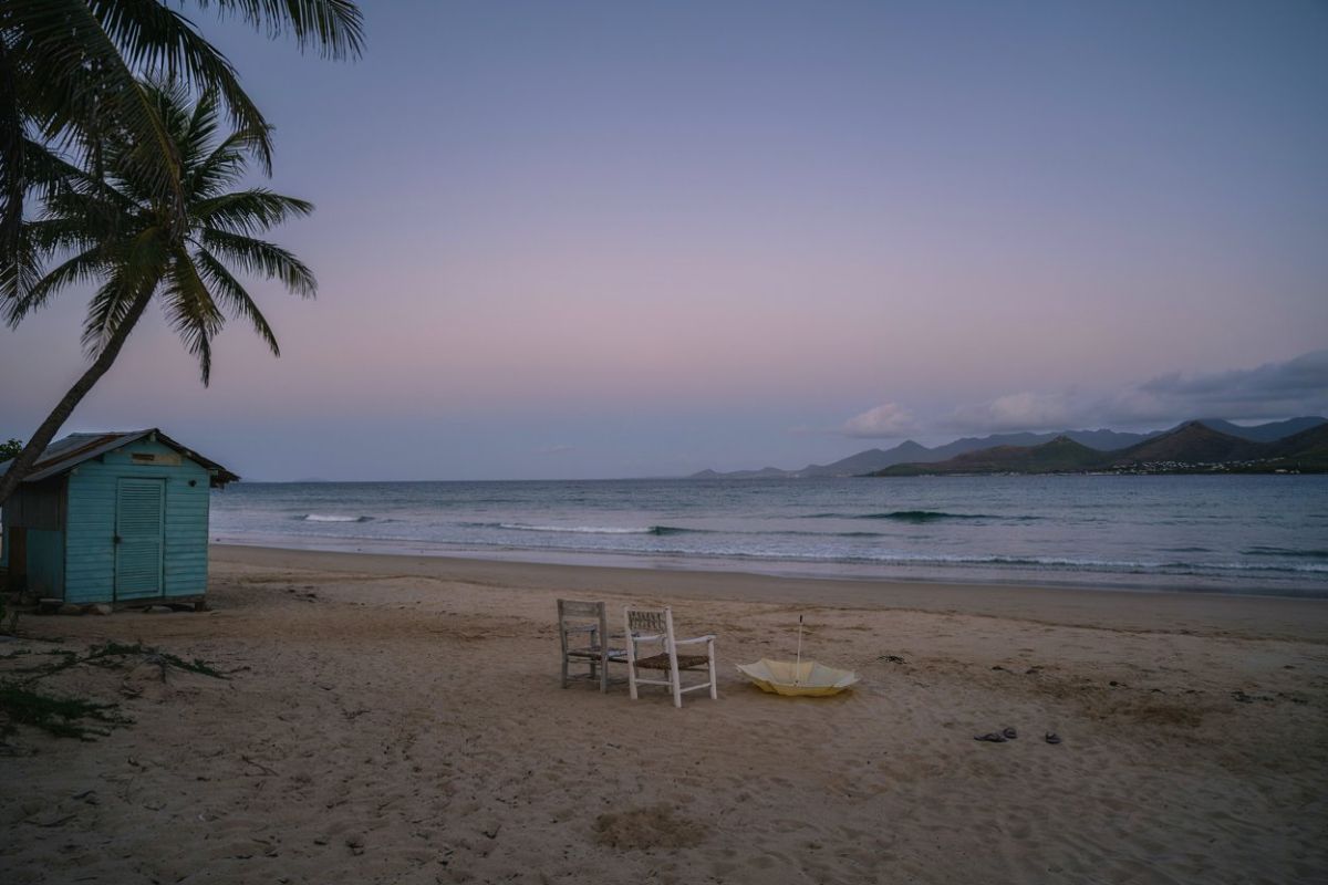 Mauritius extends its curfew until 19 october. Check official travel advice on airport operations, transfers, road disruption and holiday plans.