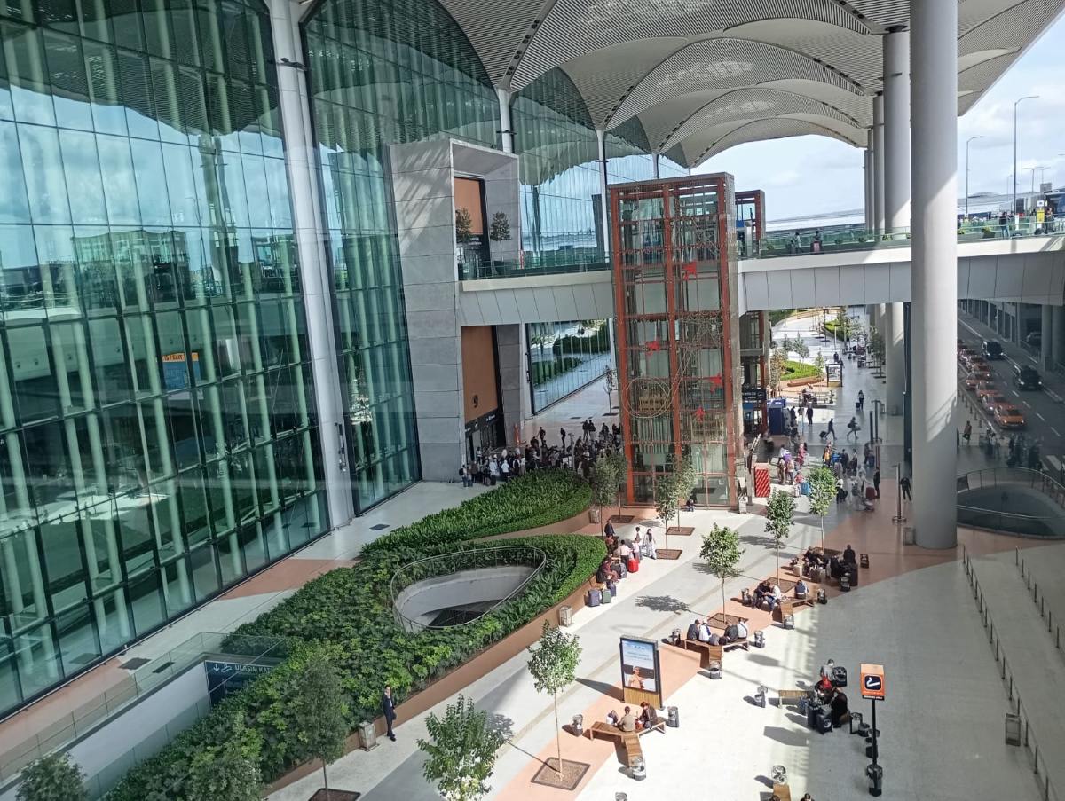 Middle east airports disruption - travel and tour world Middle east airports disruption