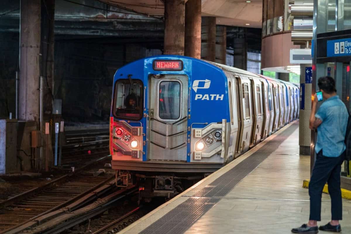 New york - travel and tour world New york jfk airtrain disruption hits howard beach and jamaica