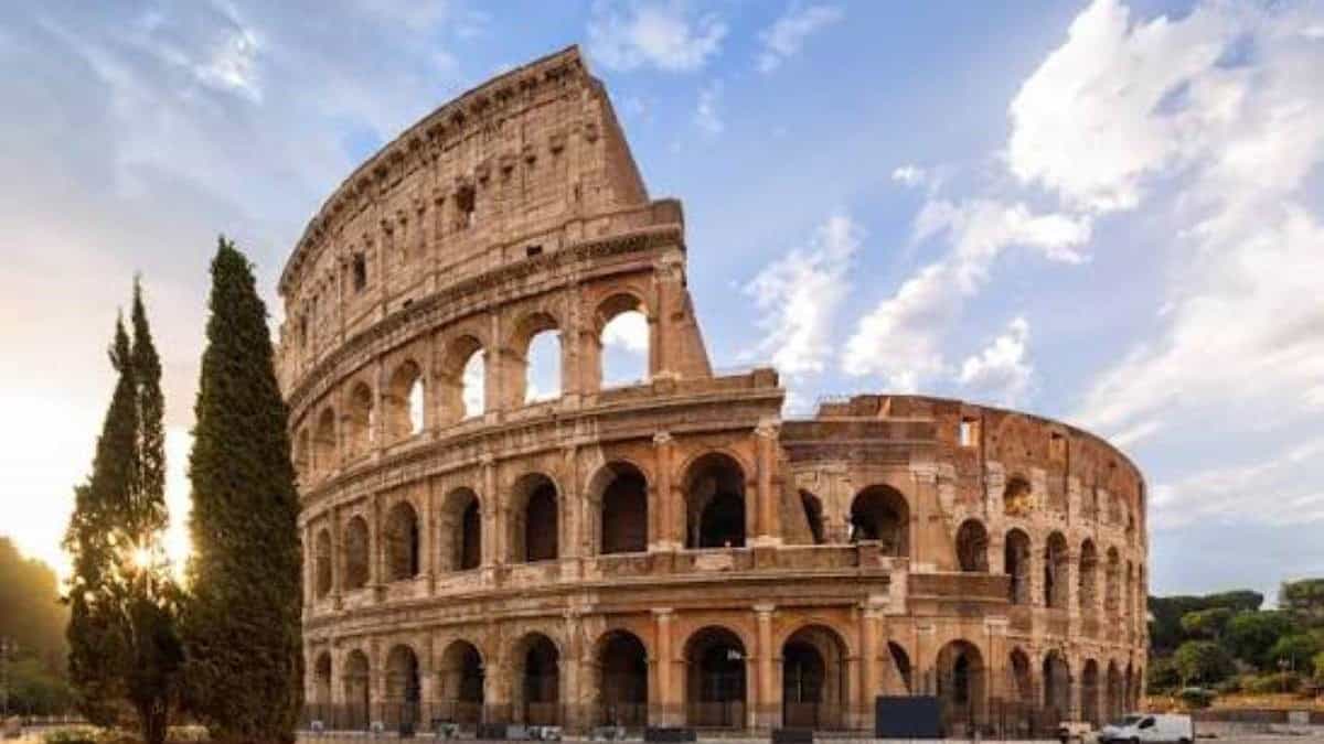 Italy and uk lead europe screen tourism travel surge